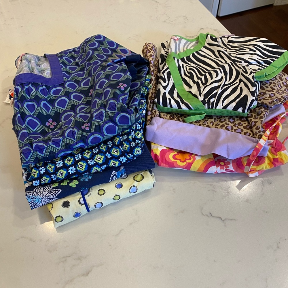 XS/S scrub tops - mostly Koi & a few white cross brand